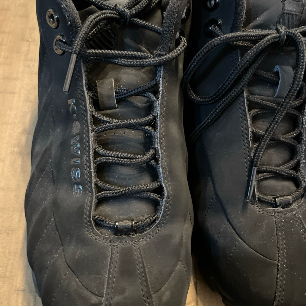 K-Swiss Men's Black Lace-Up Athletic Shoes